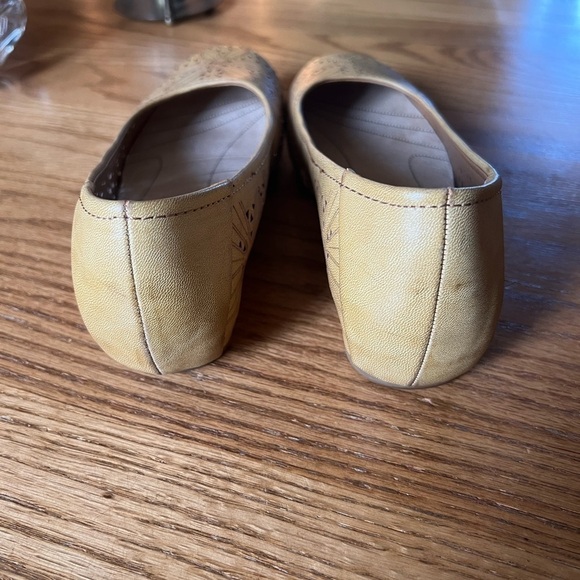 Bare Traps Shoes Womens 7 Mariah Round Toe Ballet Flats Cut Out Slip On - Picture 8 of 11